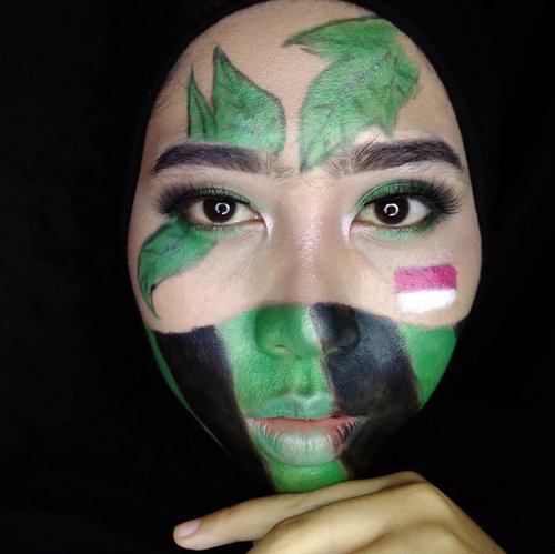 Jayalah Tentara Nasional Indonesia
🇮🇩🇮🇩🇮🇩🇮🇩🇮🇩🇮🇩🇮🇩🇮🇩🇮🇩 Jadi ceritanya pengen bikin look tentara yang sedang nyamar di semak-semak.
Tapi pengen tetep pake eyeshadow.
.
.
.
.
Product:
- @lagirlindonesia HD Foundation - @marckscosmeticind Loose Powder
- @ltpro_official Brow Cream
- @viva.cosmetics Eyeshadow Cream Hijau dan Hitam
- @inezcosmetics Profesional Eyeshadow …
…
…
Inspirasi : @tni_indonesia_update
& @aro_kopa

#beautiesquad #setterspace #indobeautygram #indobeautysquad #bvloggerid #teambvid #bunnyneedsmakeup #indomakeup_squad #beautygram #tni_indonesia_update

#indovidgram #beautygram #makeuptutorial #makeupjunkie #ponororogovidgram #makeuptutorial  #beautybloggerindonesia #beautyblogger #bloggerponorogo  #wakeupformakeup  #naturalmakeup #glammakeup #clozetteid #ivgbeauty  #makeupforhijab  #hijabandmakeup #motd  #Ponorogo #beautylosophy