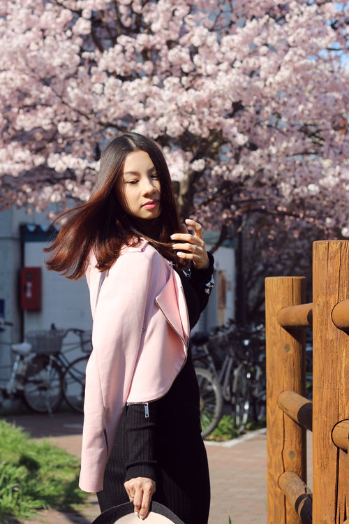 FIRST SIGNS OF SAKURA! It's so wonderful to experience Sakura here in Japan, see more of it on my blog  : http://jenniferbachdim.com/2015/04/26/first-signs-of-sakura/ #Sakura #Japan #OOTD #JenniferBachdim