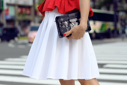 RED RIDING HOOD IN THE CITY - Details !! http://jenniferbachdim.com/2015/05/26/red-riding-hood-in-the-city/ #LouisVuitton #PetiteMalle 