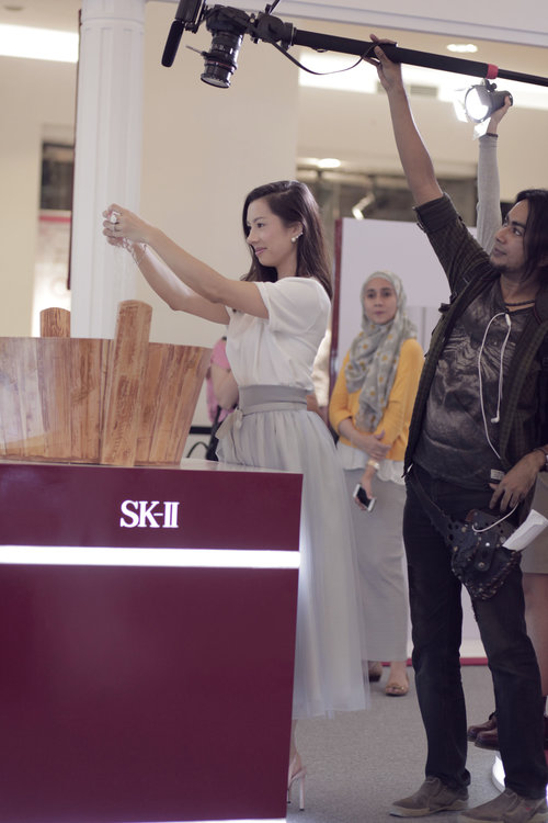 SK-II CHANGE DESTINY MUSEUM !! For my Clozetters already the first behind-the scene picture of my shoot together with SK-II and Clozette ID !!! 10more minutes and my post will be online @ www.jenniferbachdim.com #SKII #ClozetteID #JenniferBachdim #SKIICHANGEDESTINYMUSEUM #ChangeDestinyMuseum 