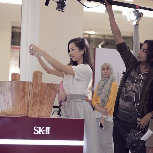 Finally I can share with you my new campaign together with @clozetteid & @skii_id !

I'm talking in my new post about the beautiful SK-II CHANGE DESTINY MUSEUM; which all of you should see and experience. Head over to my blog now, share a lot of behind-the-scence pictures and a short video 💗 #ClozetteID #JenniferBachdim #SKII #ChangeDestinyMuseum #SKIIChangeDestinyMuseum #JenniferBachdimxClozetteID #Clozetteambassador #beauty #makeup #products #beautyblog #youtube #beautyblogger #bblog