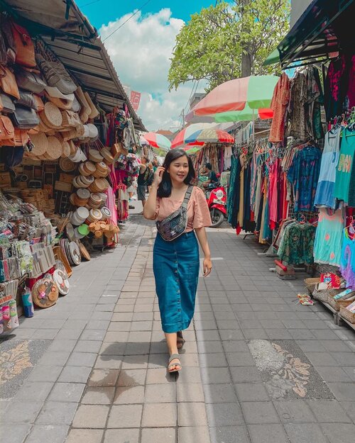 ini bukan malam mingguku, tapi minggu laluku😆 happy weekend, dear!👚 @yuanmarket👖 @berrybenka🥿 @rubi_ind..#weekendvibes #ootd #ootdfashion #ootdindo #clozette #clozetteid #weekend #ootdfashion #ootds #styleoftheday #sossenseofstyle #beautyblogger #holiday