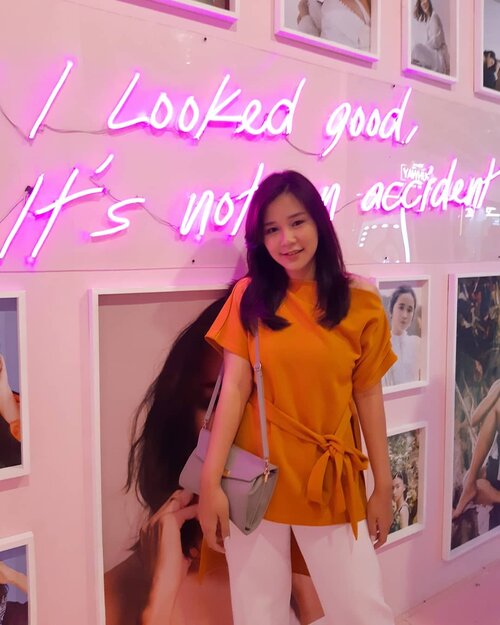 If i looked good, it's not an accident..........#IamReal #beautyfestasia #beautyfestasia2019#ootd #ootdindo #clozette #clozetteid #weekend #weekendvibes #ootdfashion #ootds #styleoftheday #sossenseofstyle #beautyblogger