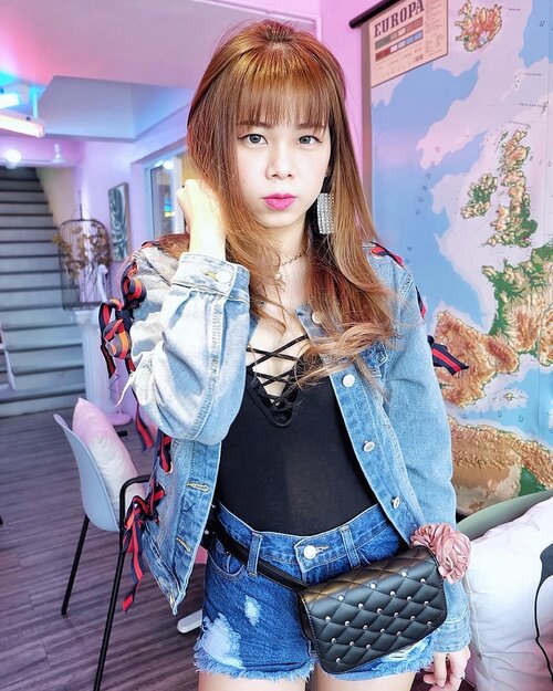 If you looked into my eyes,Would you see what's inside? 🙃...#potd #ootd #motd ##clozette #CLOZETTEID #CHARISCELEB #cafehopping #traveldiary #jennifermarcellinadotcom #jennifermarcellinaroundtheworld
