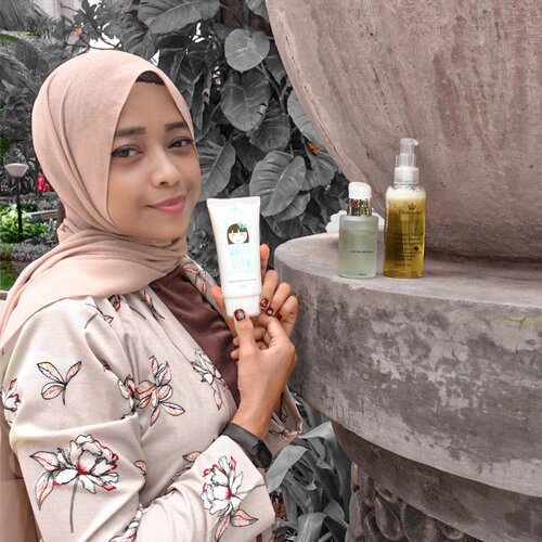 Kulit yang sehat tidak bisa datang dengan sendirinya, melainkan harus dirawat.Untuk kulit sehatku, aku rutin menggunakan rangkaian skincare dari @dermaster_id.Bagaimana pengalamanku menggunakan produk produk Dermaster Indonesia? Yuk baca review nya di:.https://syanaka.blogspot.com/2020/02/kulit-sehat-dengan-dermaster-skin-care.html?m=1.Atau klik link yang ada dibio.Jangan lupa juga follow Instagram @dermaster_id untuk info produk Dermaster dan follow @clozetteid untuk mendapatkan informasi seputar skincare, lifestyle, fashion dll..#dermasterindonesia #clozetteid #dermasterxclozetteidreview