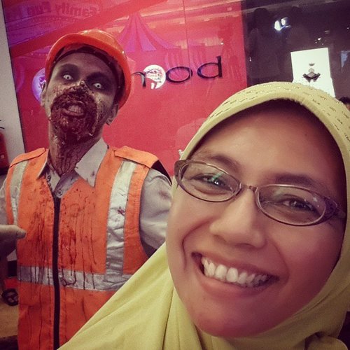 SMILE... while you still have the time. You don't know when death will strike you 😕 #Zombie : Aldino
#Makeup by: #YonnaKairupan 
Event: Family Fun Fair for @foxchannels_id 
Venue: Kemang Village

#ClozetteID #MakeupArtist #SPX #SpecialEffects #MakeupByYonna #SFX #Horror #Zombies #IZoC #PicOfTheDay