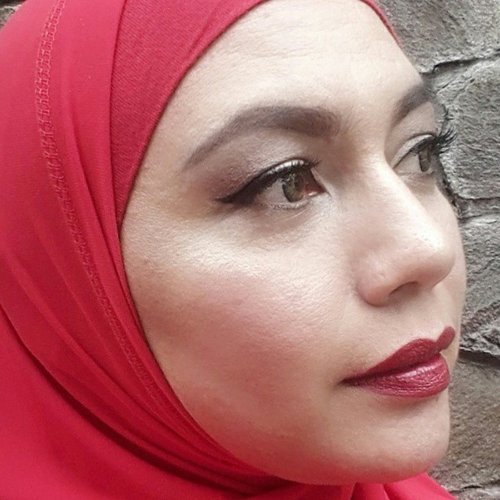 When some people think too many reds is too much, well I love that amount of too much.

#MakeupArtist #ClozetteID #MOTD #Red #Oriflame #MAC #TooFaced #ChocolateBar #MakeupByYonna #Hijaab #Hijab #Beauty