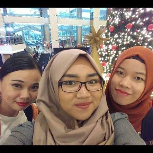 Girl's day out 👢👠👡💄👗👝 #friends #friendship #travel #meet #makeup #beauty #jakarta #indonesia #clozetteid #latepost ✌✌