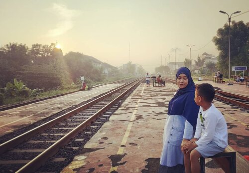 Stay at homeSenang libur sekolah 14 hari.Ini sangat penting dan harus disertai tindakan kepatuhan.Ayah dan Ibu , jelaskan pada anak-anak Kita untuk tetap dirumah.Bertujuan untuk hentikan laju penularan Covid-19.14 hari mampu menyelamatkan ribuan orang.Libur 14 hari untuk memotong rantai penularan, ini akan berhasil jika semua orang tetap tinggal di rumah masing2 selama 14 hari itu....#momandson #clozetteid #SmartMumsID #stayathome