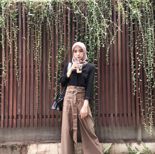 a rare ootd pict of mine. // perfectly captured by @dindarifalarasati