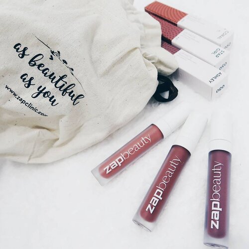 New fave lipstick from @zap_beauty @zapcoid ! Really moisturizing and feel super light on lips eventho it's liquid matte cream formula.. .....#newfavorite #zapbeauty #zap #sociolla #clozetteid #sociollabloggernetwork #localbrandliquidlipstick #localbrand #vscocam #stargirl #coral #ashley #bridestory #indobeautygram #indobeautyblogger