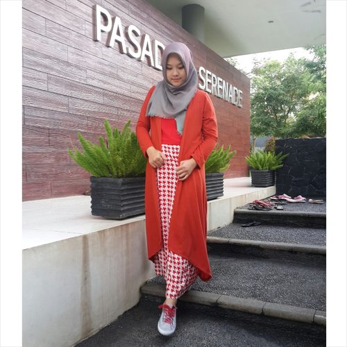 See on how the colors combine each other #grey look #hijab with #red top #dress and #orange long #cardigan.. don't forget to put your sneakers on!!