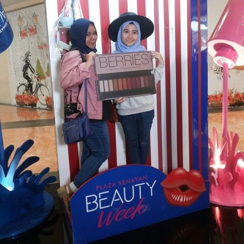 Having so much fun today w/ @byscosmetics_id at @plaza_senayan BeautyWeek
.
.
.
#PlazaSenayan
#PSBeautyWeek 
#PSSnapandWin
#ThatsHowWeLOL
#AllOverBerries
#BYSAllOverBerries
#ClozetteID