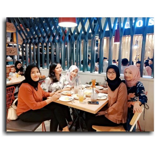 There are some people in life that  make you laugh a little louder, smile a little bigger and live just a little bit better 👭🙆‍♀️👭.....#friendship #foreveryoung #campuslife #clozetteid #clozettedaily