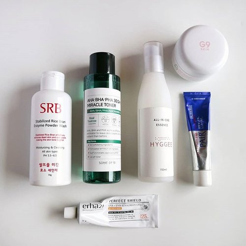 Morning Routine 08/06/18☀ 🌴@srbcosmetics Enzyme Powder Wash
🌴@somebymi Miracle Toner
🌴@hyggee_korea All in One Essence
🌴@g9skin_official Milk Capsule Eye Cream
🌴Lion Pair Acne Cream as spot treatment
🌴@erha.dermatology Perfect Shield SPF25 PA++ I am currently testing out the toner and it's been a week but I will not spill any words before using it for 30 days. It shows in their promotion that this will change the acne skin in 30 days, because of my curiosity I let myself try and let's see how it goes😄😂 —
#gegeciellaskincare #abbeauty #skincare #koreanskincare #abbeatthealgorithm #clozetteid #idskincarecommunity