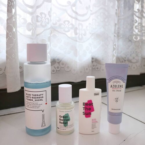 Current Morning Routine May 2019☀

It's been a long time since I update my skincare products, I'm trying to finish all the opened products before finally opening the new ones and it also applies when testing new products. My testing period is now longer before giving the finalize thought, hope you guys don't mind😄
.
.
Product details:
🌴#KraveBeauty Matcha Hemp Hydrating Cleanser (nip) — I have reviewed this, check the post!
🌴#NormalNoMore Blue Therapy Anti Redness Toner — my current fave toner, feels moisturizing and look at dat blue! Who can resist?
🌴#KraveBeauty Great Barrier Relief — my one and only option for a quick minimal routine. It provides you healthy glow. 🌴#Dermatory Azulene Gel Cream — I have emptied the first tube and still haven't made a dedicated post to it lol. It's a great gel cream even though it's not that "light" in my opinion.
🌴#KraveBeauty Beet the Sun* — I am very happy it doesn't break me out. I just wish they come in bigger size with same price.

Will share the night routine too this week.
Promise you, I'll update my routine as soon as possible.
—
*Gifted
PS: This review is based on my personal experience, all opinions are not influenced by the brand. But YMMV🙏
.
.
#gegeciellaskincare #abbeauty #skincare #koreanskincare #abbeatthealgorithm #clozetteid #idskincarecommunity #abcommunity #koreanbeauty #beauty #kbeauty #asianskincare #asianbeauty #morningroutine #skincareroutine