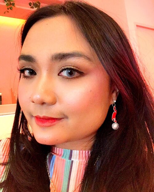 Make Up Of The Day 💕
Base Primer: Ponds Tone Up @pondsindonesia .
Foundation: Maybelline Superstay @maybelline 
Powder: Ponds Angel Face Mattifying.
Mascara: PushUp Drama @maybelline .
Lips: Prudence @rollover.reaction + Velvet 08 @bourjois_id .
Eyebrow: Brow Sculptor @mobcosmetic 
Highlighter: Riche Glow @makeoverid 
Blush: Captivating @tartecosmetics .
.
.
#motd #clozetteid #beautyenthusiast #setterspace #makeupjunkie #bloggirlsid #beautybloggerindonesia  #makeupmafia #beautychannelid #makeupincrime