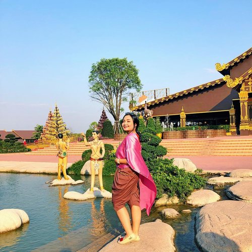 Exploring Thailand bersama D’Traveler Of The Year @detiktravel @tiketcom  2018. Sawadika 🙏🏻🙏🏻 Lagi pose menanti sunset di Suanthai Pattaya 💛💛💛. Selanjutnya mau kemana ya??? hmmm mau tau lebih lanjut ikutin terus perjalanannya gengs !!!....#dtraveleroftheyear2018#dtravelergoestothailand#detiktravel #potd #travelandlife #wonderful_places #traveldiaryekannisa #wowplacestogo #clozetteid
