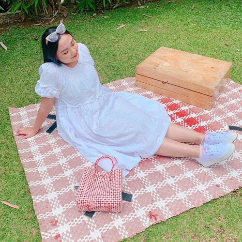 Soul Full of Sunshine 🌞
Gloomy Monday? 
Yess BUT I always bring my own sunshine and you can’t dim my light😘

👗 @miroirstore 
👟 @superga_id 
👜 #MarnoPasarBag @whatpixiesees 

📸 @palmsuiker 
#CeritaPerjalananIcha #iwearmiroir #supergaid #picnicday #vintagestyle #vintagedress #whattowear #clozetteid #jktgo