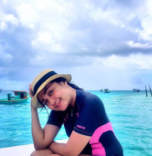 Bareface of Happiness after kissing Sun-Sea-Sky 💖💖💖....#traveldiaryekannisa #doradiegomaldive18 #indonesiantravell #clozetteid #natgeo #natgeotraveller #wowplacestogo #maldivesinsider #maldives #maldivian #beautifuldestinations #artofvisuals