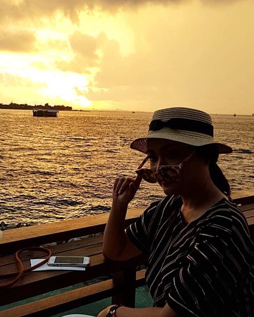 About to catch my first sunset at Male’ 🌞.
.
.
.
By Mas Ubuy @eka_vaganza .
.
.
#traveldiaryekannisa #doradiegomaldive18 #beautifulmaldives #maldives_ig #maldivesinsider #wonderful_places #wowplacestogo #passionpassport #travelandleisure #tlpick #tlpicks #beautifuldestinations #clozetteid #indonesiantraveler