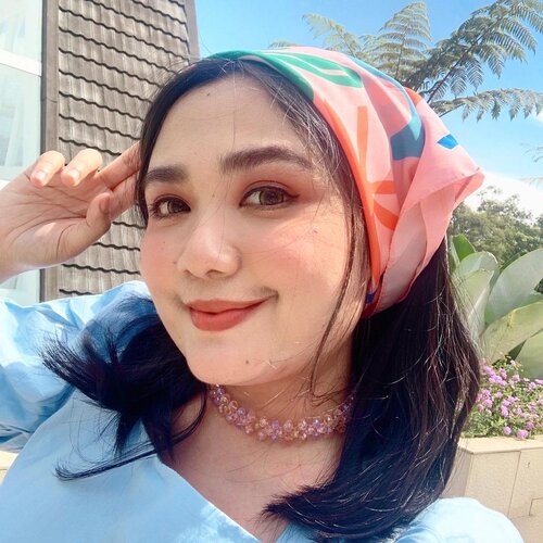 Based on what you guys choose on my IGS polling💛 yesss it’s Scarf for my sunshine day😻

Happy Saturday..enjoy your moment of being💕

#CeritaPerjalananIcha #Motd #clozetteid #vintagevibes #vintagestyle