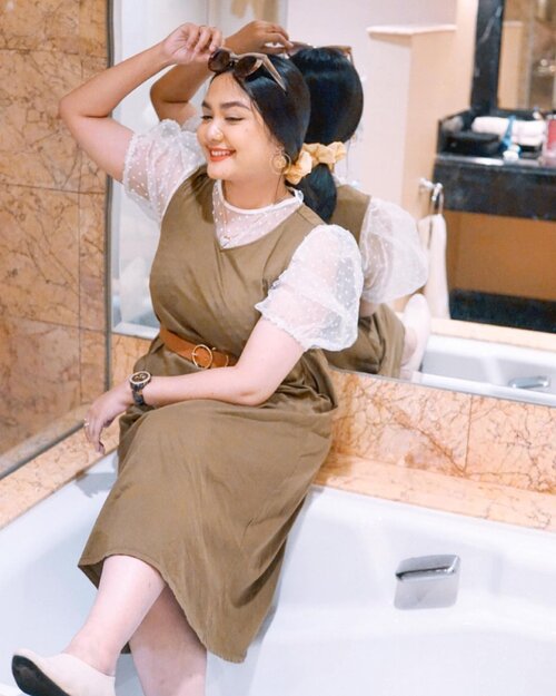 1..2..3..Bathtub pose💛

#potd #clozetteid #vintagestyle #vintageinspiration #whattowear #ootdindo