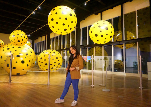 It’s about last night at Film Screening “Yayoi Kusama: I adored My Self” in @museummacan . After this Film I totally get Dots Obsessed because every dots that she scratch is amazing 💛💛💛.
.
.
.
Thank you so much @popbela_com for having me 🙏🏻😘😘. Definitely I will go back to this museum before it end at 9 September 2018...See you super soon @museummacan 🤩
.
.
.
#yayoikusama #popbelacom #popbela #potd #museummacam #yayoikusamaexhibition #clozetteid #museumstyle #dotsobsession