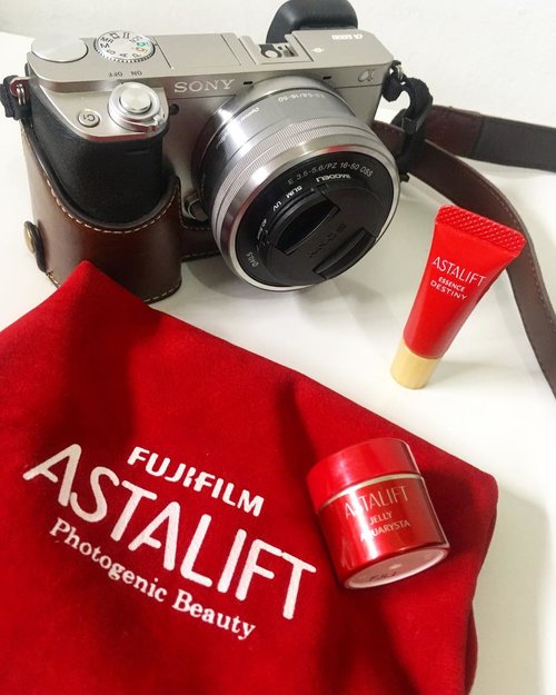 Is There Any Relations between SkinCare and Camera???.Astalift and Fujifilm Camera take your skincare to the next level🤩🤩. It’s Up on My Blog ❤️💖.(Link on my bio)@astalift_indonesia ...#astalift #photogenicbeauty #glowingskin #flawlessskin #flatlaystyle #photogram #skincareluxury #beautymusthaves #clozetteid #clozetteidreview