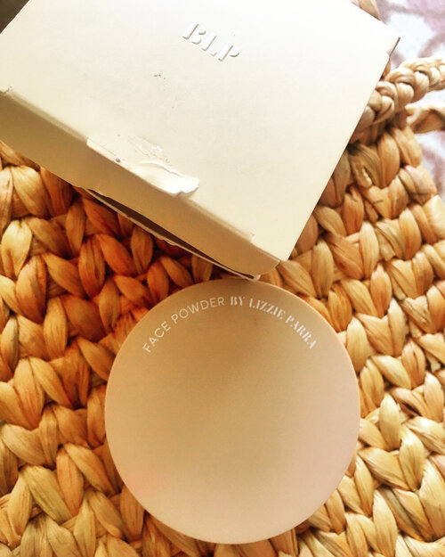 Brand lokal kecintaan saya ini @blp finally meluncurkan Complexion product!!! Yaapp it’s BLP Beauty Face Powder😍. Buat yang belum kebagian dan penasaran dengan produknya, setelah flash review saya di Female Daily Now this is My full review of this BLP Beauty Face Powder...it’s Up on my blog 🧡.
.
.
.
www.budiartiannisa.com
.
.
.
Once again congrats my inspiration @bylizzieparra 😍😍💋
#beadored #blpgirls #blpbeauty #beautymusthave #makeupjunkie #makeuplover #beauty101 #ichamainmakeup #clozetteid