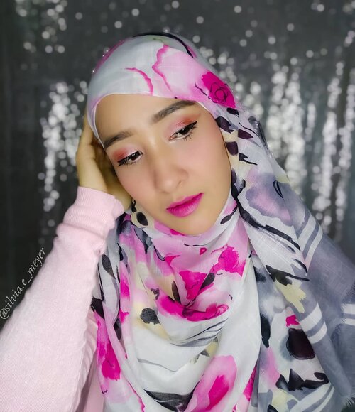 Assalamualaikum 🙏
Sebentar lagi mau Hari Raya nih...Sudah kepikiran belum mau makeup seperti apa?
Mungkin makeup ku bisa di contoh☺️
Tanpa Eyelashes ya girls, jadi terlihat lebih natural dan warna pink membuat tampilan kalian akan lebih fresh 😍🌺🌷 Selamat mencoba 💞💕 #makeup 
#makeupideas 
#makeuplooks 
#makeuptutorial 
#makeupaddict 
#makeuplebaran 
#makeuphariraya 
#beautytips 
#beautyenthusiast 
#beautyvlogger 
#beautybloggers 
#clozetteid 
#clozette