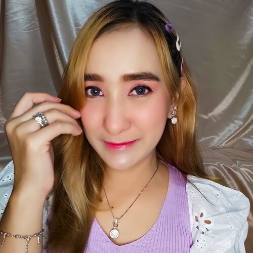 💜🤍💜🤍
Makeup simple gak pake foundation, cuma pakai cushion ☺🌹
Video nya akan di upload nanti sore ya🤗

#faceart #facepainting #faceartmakeup #facearts #makeup #makeupideas #makeuplook #makeupbyme #makeupfaceart #facepainting #facepaint #facepaintingmakeup #art #makeupsilviameyer #makeupinspiration #cchannelid #cchannelbeautyid #cchanelmakeupid #clozetter #clozette #clozetteid #beautyideas #beauty #beautytips #beautyvlogger #beautybloggers #beautyinfluencer #beautyeditorial #beautygram #tampilcantik #JakartaBeautyBlogger