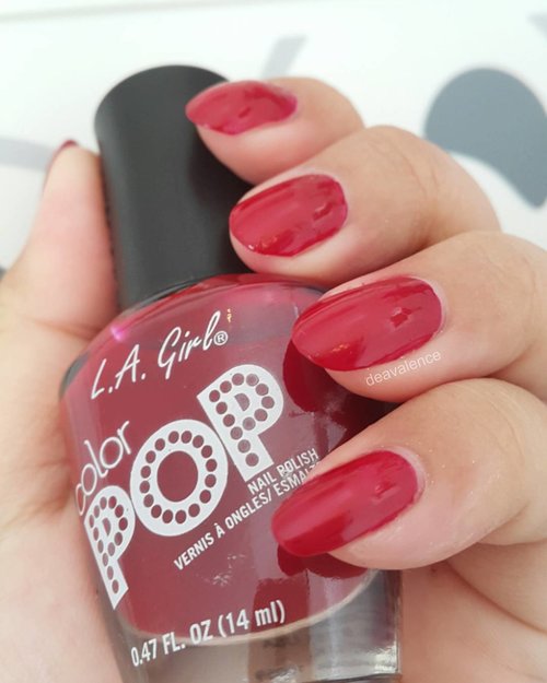 Want to know how this lovely nail polish from @lagirlindonesia perform? I have posted a mini review (in Indonesian language) in @femaledailynetwork about it.. It's a good one I promise.. Link in bio.. ( Sorry I've been away from blog for too long because I don't have time to write any review lately, I'll catch up soon ).. Have a nice day!

#clozetteid #clozettestar #makeupmess #makeupjunkie #makeupaddict #makeuphoarder #makeuplover #beautyjunkie #indonesianbeautyblogger #fdbeauty #luxurymakeup #highendmakeup #deavalence #rebmakeup33 #beatfacefridayy #missynadm #fromsandyxo #mtincbeauty #melformakeup #hosanna1992  #adrienneroyale  #pinkemeralds #thehanihanii #jennaglamour
