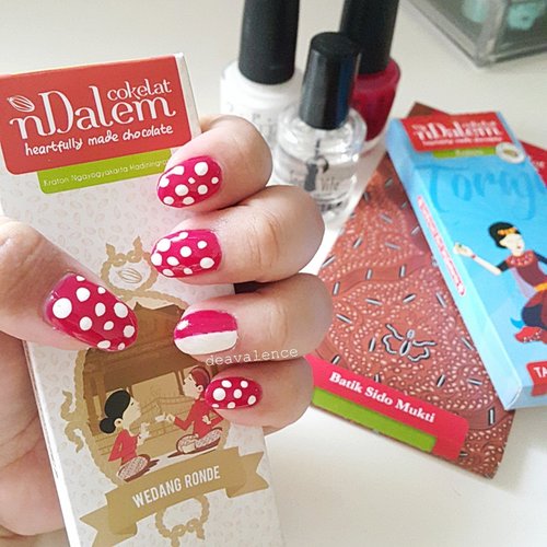 Happy 70th Birthday Indonesia.. 

Dirgahayu Indonesia ku
Tanah tumpah darahku
Harapan dan doaku selalu bersamamu
Negaraku Indonesia tercinta

Products:
OPI Do You Think I'm Tex-y, OPI Alpine Snow, Seche Vite Top Coat

Background: Coklat nDalem
Coklat= chocolate.. ndalem= home.. This heartfully made chocolate is souvenir made in Jogjakarta. All their products are about Indonesia. From the packaging, taste, ingredients are so Indonesia. 

The one in my hand, Wedang Ronde, is authentic drink from Jogjakarta and also Jogjakarta's Sultan HB IX favorites drink. Served in small bowl with flat spoon, made from ginger and other herbs, kernel of Sugar Palm, roasted peanut, and sticky rice balls with peanut filling. Ronde is even popular in my hometown. Ronde warm your body and your soul.

Tari Pa'pangngan is traditional welcome dance from Toraja, danced by beautiful ladies. Then the guest will be served with a betel leaf as a sign of being accepted in Toraja community. While Kopi Toraja itself (Toraja Coffee) is one of very popular coffee from Indonesia. 

Batik is technique of wax-resist dyeing applied to whole cloth. Tradition of making batik is found in various countries, but the most-well known is from Indonesia. There are a lot of batik pattern, one of them is Batik Sido Mukti. Mukti pattern has the meaning of prosperity. To Javanese, life is not only about kindness in heart, the good way of speaking and daily life, but also to achieve mukti or prosperity, in both life and afterlife. For the groom and bride, Mukti also means an ultimate happiness both physically and emotionally.

I take some of the information from several sites like www.wikipedia.com and www.coklatndalem.co.id. #nailpolish #nailart #beautyblogger #dirgahayuindonesia #indonesia70th #makeupjunkie #makeuplover #sechevite #opi #coklatndalem #harikemerdekaan #17agustus