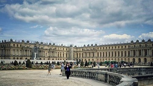 We do not remember days, we remember moments. ~Cesare Pavese
.
.
Spot me! Thanks @harvg.87
for the 📷
.
.
#clozetteid #clozettestar #france #versailles #palace #europe #traveljournal #semibackpacker #backpacker #couple #beautifulplace #beautifulcity #sunshine #holiday #summer #topeuropephoto #wanderlust #traveller