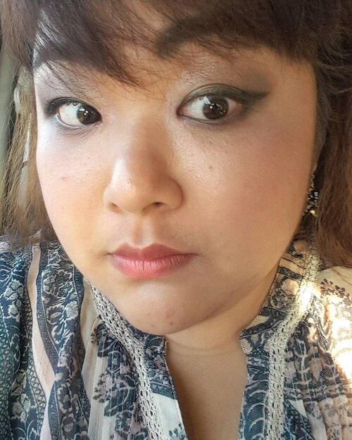 My skin under natural sunlight, so many pimples!! Lol.. No filter, no edit, just adding bit of brightness. Need extra care once I reach home tomorrow. Yaasss tomorrow!!! This is my super simple make up for another long trip tonight.
.
MUFE Step 1 Smoothing Primer, Chanel Les Beiges Cream, Chanel Universelle Compacte, MUFE HD Concealer, MUFE Aqua Brow, Kiko Eyebrow Pencil, UD Naked Palette, Menard Jupier Trio Eyeshadow, Kiko Eyeliner Pen, Benefit They're Real Mascara, NARS Blush Orgasm, and a light dab of Guerlain Kiss Kiss Rouge Kiss
.
#clozetteid #clozettestar #motd #fotd #dailymakeup #makeupfortravel