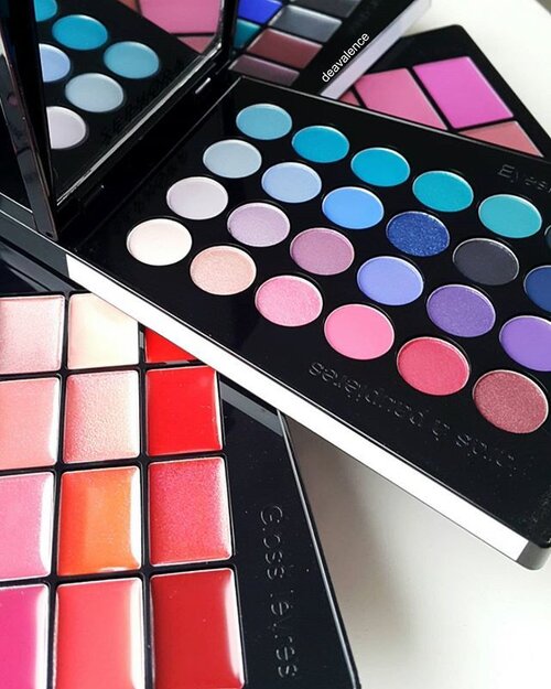 Happy Friday Folks 😊

#clozetteid #clozettestar #sephora #makeupmess #makeupjunkie #makeupaddict #makeuphoarder #makeuplover #beautyjunkie #indonesianbeautyblogger #fdbeauty #luxurymakeup #highendmakeup #deavalence #rebmakeup33 #beatfacefridayy #missynadm #fromsandyxo #mtincbeauty #melformakeup #hosanna1992  #adrienneroyale  #milkamireille #thehanihanii #jennaglamour