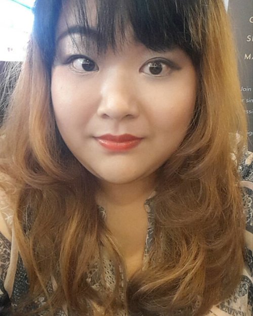 I hope everyday my hair would look like this! 😂 Trying Repit for the first time, honestly I quite like it.. And my make up still there after 9 hours, I'm impressed..! Only need to touch up the powder once and lipstick after the meals.

#clozetteid #clozettestar #makeupmess #makeupjunkie #makeupaddict #makeuphoarder #makeuplover #beautyjunkie #indonesianbeautyblogger #fdbeauty #luxurymakeup #highendmakeup #deavalence #rebmakeup33 #beatfacefridayy #missynadm #fromsandyxo #mtincbeauty #melformakeup #hosanna1992  #adrienneroyale  #pinkemeralds #thehanihanii #jennaglamour