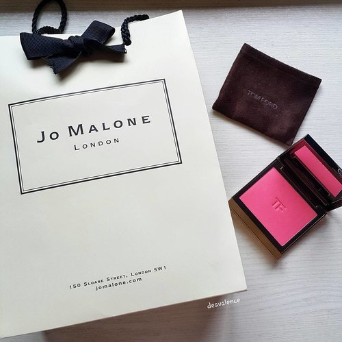 Because I love you Mr Ford 😁 and I have finished my Chloe perfume today, so let's consider it as emergency haul.. #clozetteid #clozettestar #makeupmess #makeupjunkie #makeupaddict #makeuphoarder #makeuplover #beautyjunkie #indonesianbeautyblogger #fdbeauty #luxurymakeup #highendmakeup #jomalone #tomford