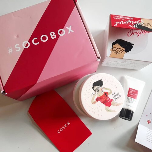 good morning! 
ㅡ
one of my fave skincare brand @cosrx @cosrx_indonesia
ㅡ
#kbeauty #kbeautyblogger #cosrx #skincare #korean #abcommunity #clozetteid #skincareroutine #acneprone #socoboxid #socobox #socoboxxcosrx