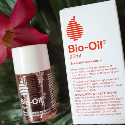 Y'all only need to bring 1 oil on your pouch. More reviews on by blog! Have a nice day pals!
#fdxbiooil #Biooilin25ml #BioOilReview #clozetteid #BeautyEnthuasiast #skincarenthuasiast #skincarejunkie #makeupjunkie #instadaily #blogger #beautyblogger #indonesianbeautyblogger #skincaretogo #skincarereview #reviewbybella