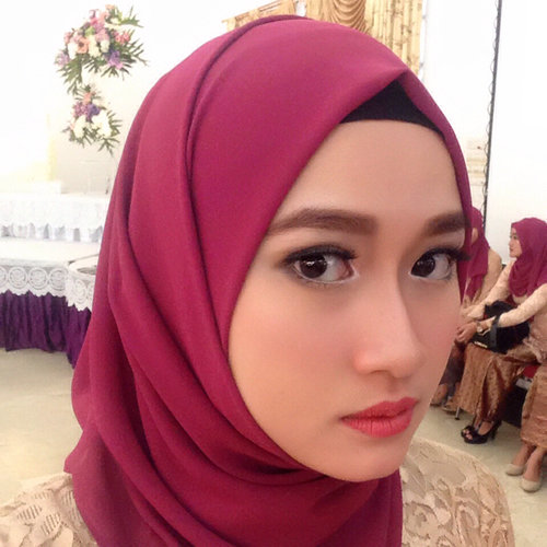 Simple make up & hijab to attend your best friend's wedding