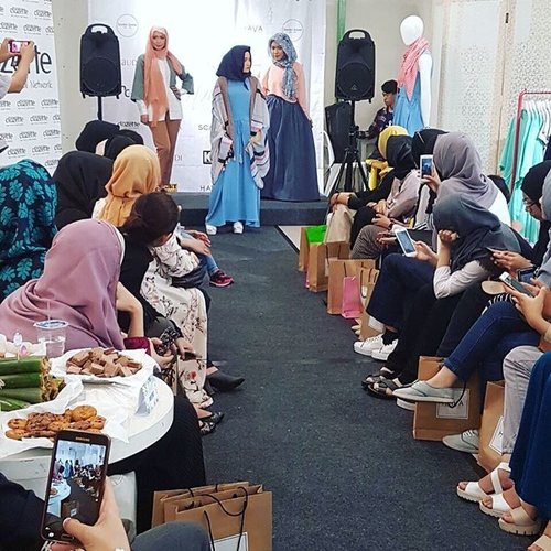 At Muslim Fashion Street trunk show today
#clozetteID #HAVAXGaudi #hijab #showcase #trunk #show #HAVA #gaudi