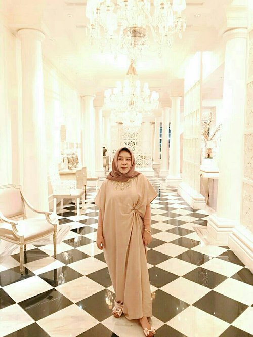 use nude caftan for breakfasting aka fine dining. don`t put to much makeup, keep calm and joy the ramadhan vibes.#clozetteid #hijab #ootd #fashion #beauty #lifestyle