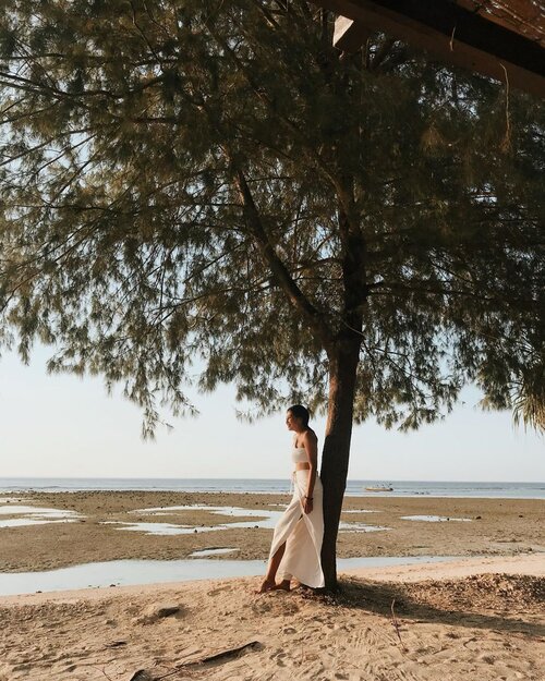 👸🏽💭...........#clozetteid #photography #balibible #bali #instagood #inspiration #girl #instadaily #instamood #instalike #model #ootd #fashion #holiday #mood #travel #vsco #beach #sea #island #white #vacation #island #baligasm #gilitrawangan #gili