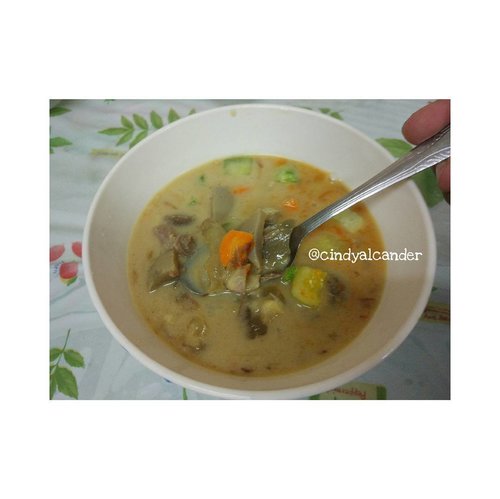 Sop Kaki... Best of the day 💃
#clozetteID
#sopkaki
.
Good food lead us to good life #indonesianfood #indonesianculinary #kulinerbandung  #goodfoodgoodlife #alca_food