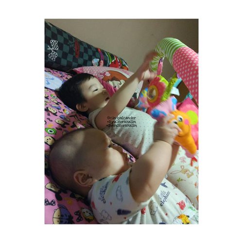 Precious Moment is totally FREE 😍😍😍 #RyuOzoraHalim and #GwenOzoraHalim are playing together 😘😍😘😍😘😍
#brothersister 
#love
#family
#alca_parenting 
#clozetteID