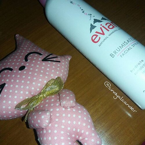 My Evian and My Cat 😗
------------------
💌  alca.alca.belle@gmail.com
✏ alcaalcabelle.blogspot.com
💻 https://www.youtube.com/c/CindyAlcander1789
------------------
#makeup #makeupoftheday #motd #makeupenthusiast #makeupaddict #makeupjunkie #makeuplover #makeupporn #instamakeup #mua #makeupartist #undiscovered_muas #wakeupandmakeup #youtuber #vegasnay #instadaily #photooftheday #indobeautygram #faceoftheday #makeuplook #hudabeauty #beautyblogger #beautyvlogger #starclozetter #beautybloggerindonesia
#indobeautygram #clozetteID #alca_girl #alcaalcabelle.blogspot.com