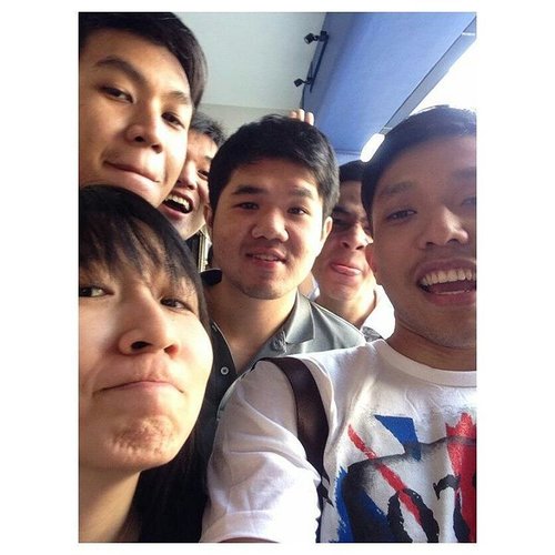 Everywhere we need to take selfie ! Yash 😂 #longtimenosee #friendship  #sejakdulu #pakim #bukim #singapore #alca_go_to #throwback