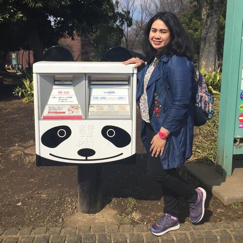 Reunited with this panda themed postal box, near Ueno Zoo main entrance gate. Slide 2 when visited Ueno Park for the first time but didn’t have a chance to enter the zoo. I was confused by the long line at the main gate. Why Japanese so excited to visit a zoo?
_
Aquarium or zoo is usually listed on my itinerary. Simply, I am not so interested in visiting the local zoos, they’re lack of maintenance, the animals living in poor conditions. Visiting both of aquarium and zoo are never this fun when you’re abroad.
_
Ueno Zoo is def the best zoo I’ve ever visited in my whole life! Flamingoes, polar bears, pinguins right in front of your eyes? I just couldn’t hold my excitement!
.
.
.
#wyntraveldiary #uenozoo #exploretokyo #visitjapan #whenintokyo #clozetteid #travel #holiday #vacaymode #giantpanda #eunopark #youxcottonink